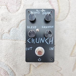Pédale de guitare fuzz synthétiseur CRUNCH