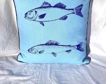 Cadeau homme ! Coussin en lin bleu clair, sérigraphié à la main, motifs poissons bleus, 40 cm x 40 cm, coussin de canapé, signe du zodiaque poisson, pêcheur, unique