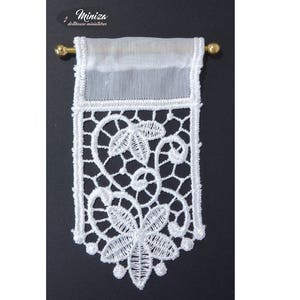 Beautiful curtains with curtain rod, 1:12 scale