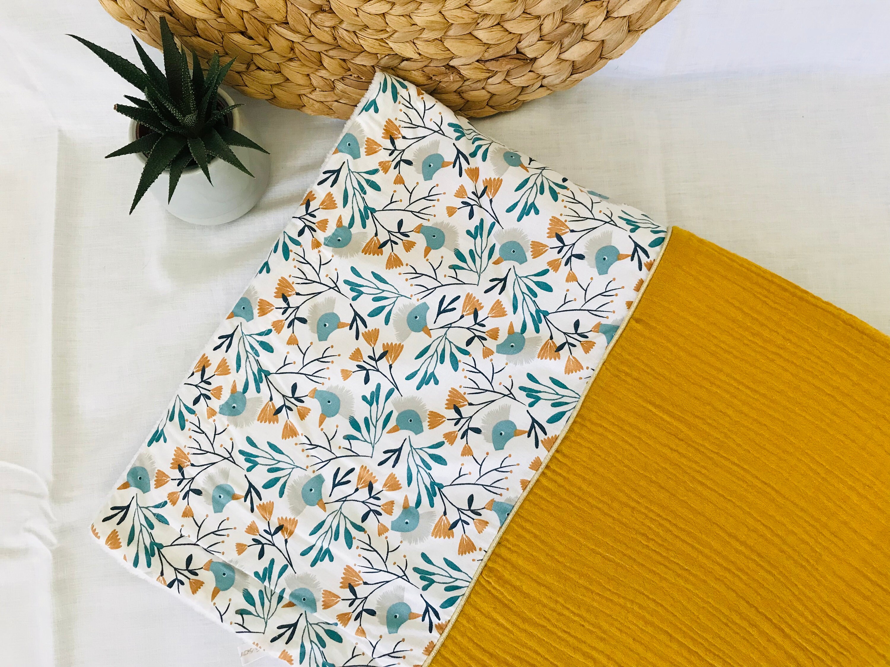 Couverture Cygnes Bleu Canard et Double Gaze Jaune Moutarde, Déco Chambre Bébé, Cadeau Naissance Gar