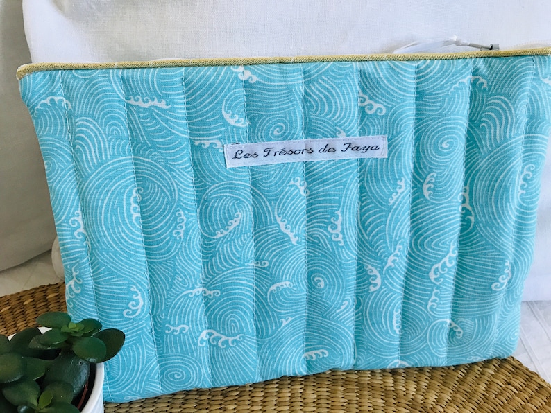 Trousse matelassée femme, housse iPad pro bord doré, pochette au choix, cadeau femme, anniversaire, Fête des mères, Pâques, Noël Turquoise