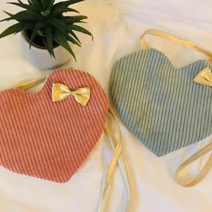 Sac petite fille cœur ou chat velours, bandoulière et noeud dorés, sac bohème, sac printemps - idée cadeau anniversaire fille, Pâques fille