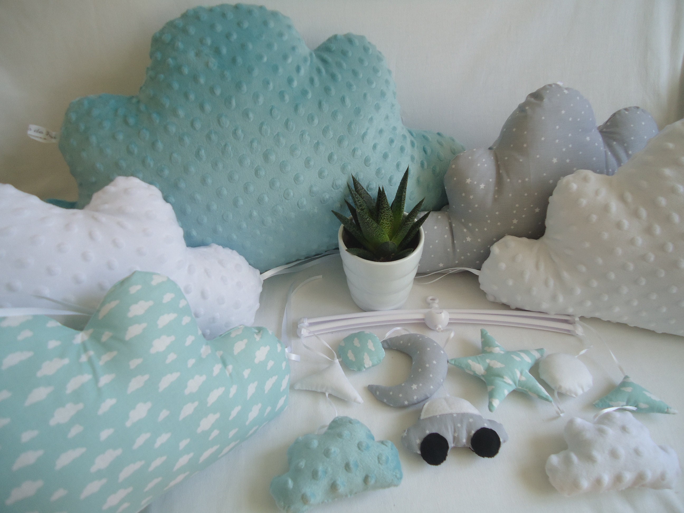 Tour de Lit Bébé, Vert d'eau et Gris avec Minky, Coussins Nuages, Déco Chambre Cadeau Naissance Garç