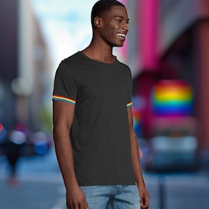 T-shirt arc-en-ciel moderne | T-shirt drapeau de la fierté | Chemise arc-en-ciel hipster | T-shirt LGBTQ+ | Chemise fierté arc-en-ciel | Cadeau pour lui | Cadeau pour elle