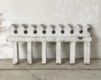 Chippy White Architectural Salvage Gingerbread