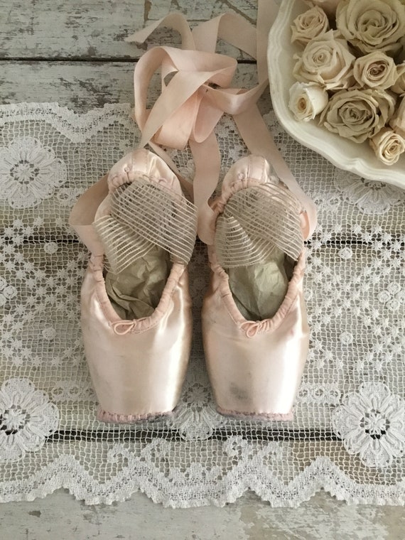 Shabby Bloch Ballet Pointe Shoes