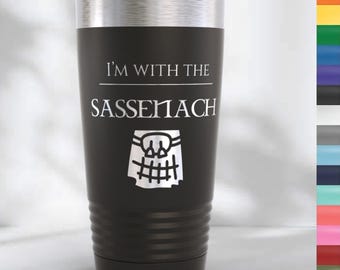 Sassenach Tumbler Gift | Je Suis Prest Cup | Outlander Fan Mug | Claire Fraser Quote