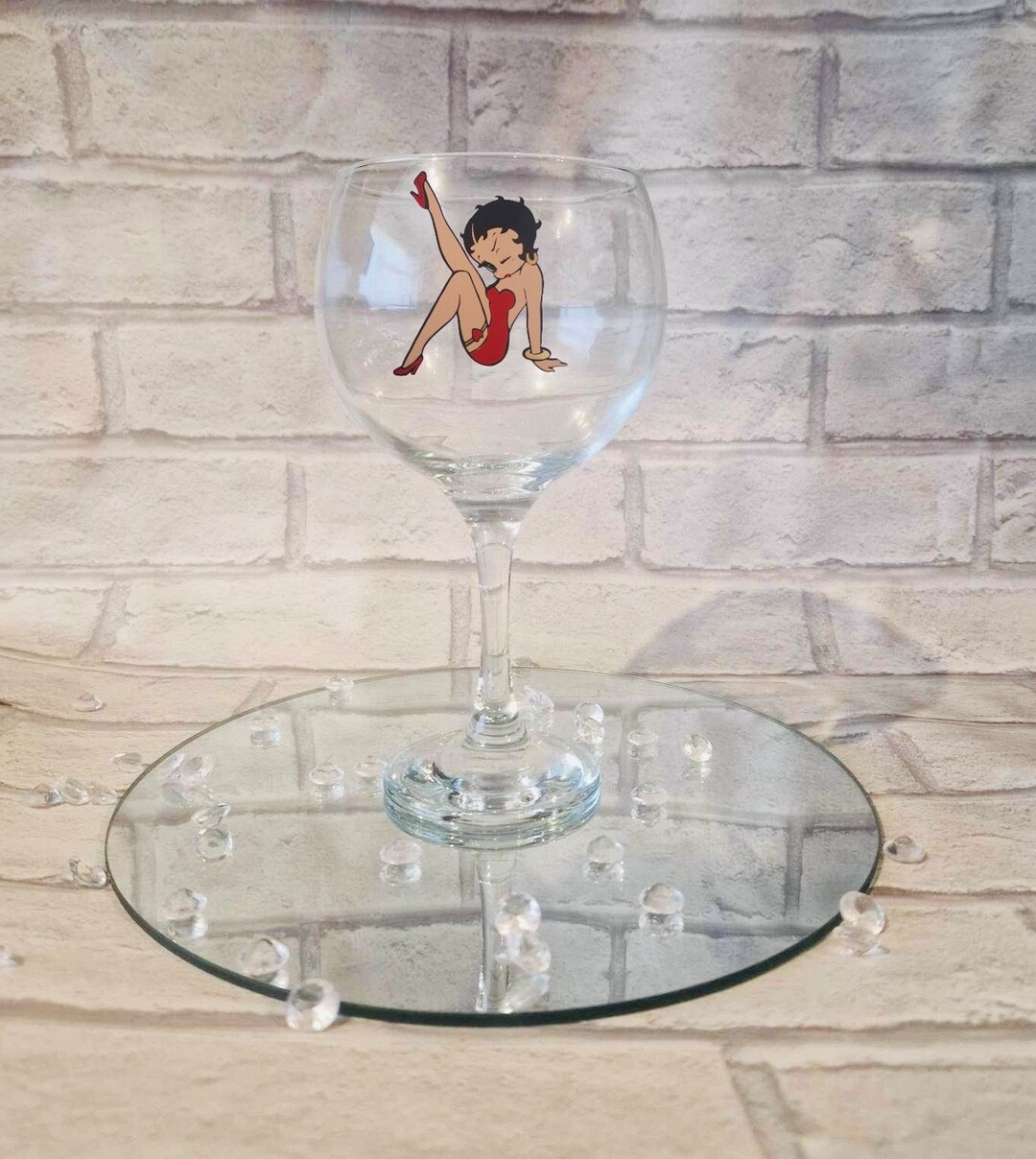 Betty Boop Inspired / Hand Decorated / Permanent Vinyl / Gin Glass