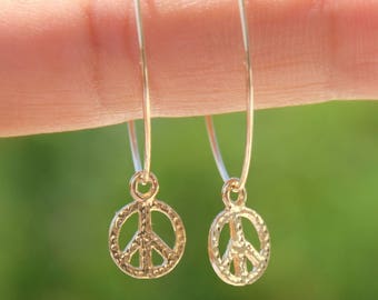 Boucles d&#39;oreilles de la paix, Bijoux signe de la paix, Créoles signe de la paix, Boucles d&#39;oreilles symbole de la paix, Créoles en or, Créoles en argent, Créoles fines en or, Bijou hippie