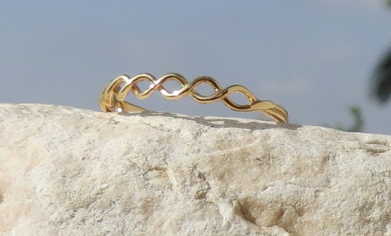 Gold Twist Ring, Gold Knöchel Ring, Geflecht Ring, Stapel Ring, Band Ring, 2,5 Mikron 14K vergoldet Ring, Versprechen Ring, Boho Schmuck, Geschenk. Gold Twist Ring, Gold Knöchel Ring, Geflecht Ring, Stapel Ring, Band Ring, 2,5 Mikron 14K vergoldet Ring, Versprechen Ring, Boho Schmuck, Geschenk.
