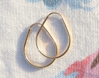 Pendientes de aro ovalados de oro, aros ovalados, aros finos de oro, pendientes de aro chapados en oro, aros de oro de alta calidad, aros chapados en oro de 14k, idea para regalo.