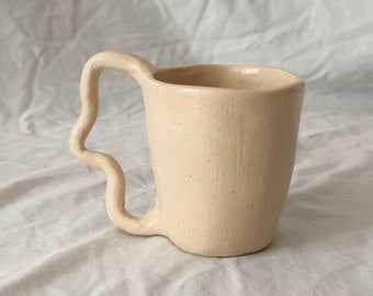 Tasse en grès beige