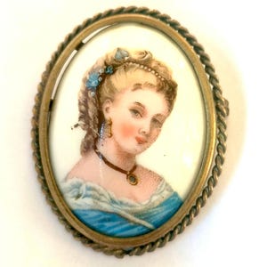 Broche Ancienne En Porcelaine De Limoges - Buste De Femme - Objet De Collection