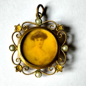 Antique Edwardian seed pearl photo pendant