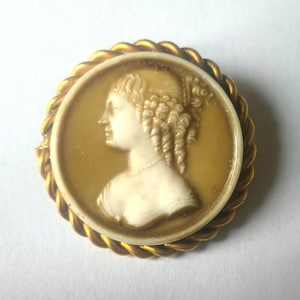 Vintage pressed glass cameo brooch