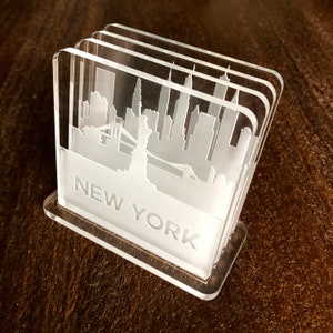 Posavasos acrílicos con diseño del horizonte de la ciudad de Nueva York (juego de 4 con soporte)