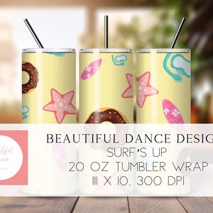 Puede incluir: Tres vasos de acero inoxidable de 20 onzas con un fondo amarillo y un tema de surf. Los vasos presentan donas, estrellas de mar y tablas de surf en un esquema de colores azul, rosa y verde. El texto "SURF'S UP" está impreso en la parte inferior de los vasos.