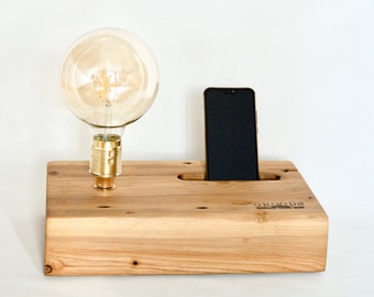 Old Reclaimed Wood Tischlampe mit Telefonhalter / Old Wood Tischlampe / Barn Wood Tischlampe / Edison Lampe / Handmade Lampe