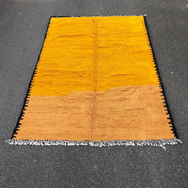 Contemporary Moroccan design carpet 220 x 320 cm, hand knit