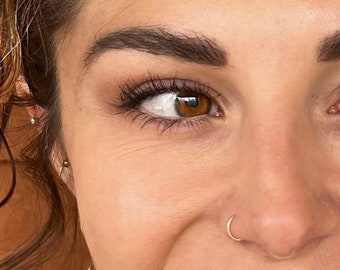 Aro nasal de oro macizo de 14 quilates - Superfino - Pequeño, con ajuste ceñido, hipoalergénico y pequeño para el trago