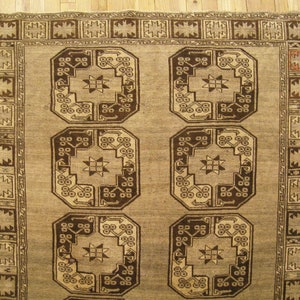 Vintage Hand-Knotted Decorative Oriental Carpet image 4