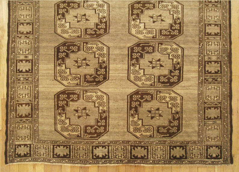 Vintage Hand-Knotted Decorative Oriental Carpet image 5