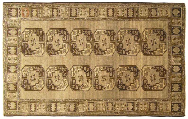Vintage Hand-Knotted Decorative Oriental Carpet image 1
