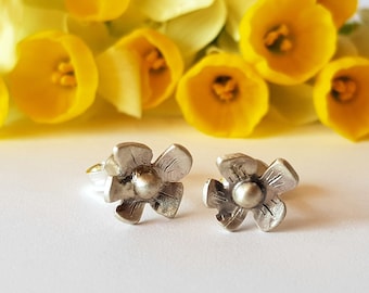 sterling silver flower stud earrings, small lily studs, floral post earrings, flower petal jewelry, blossom flower earring, nature inspired