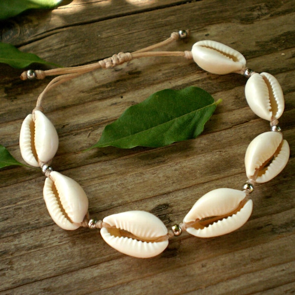 shell bracelet with beads, cowrie seashell beach jewelry, natural cowrie shell beaded wristlet adjustable. boho wedding gift for bridesmaid