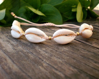 cowrie shell bracelet, seashell beach jewelry. natural sea shell accessories adjustable. hawwai delicate boho wedding gift for bridesmaid