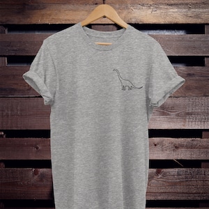 Dino Shirt Langer Ausschnitt Dinosaurier Shirt Unisex T-Shirt, Damen T-Shirt, Geschenkidee, Unisex Shirt, Damenshirt, tumblr Bild 6