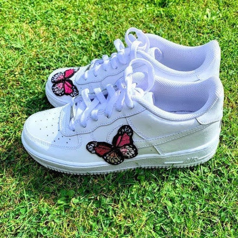 Geborduurde aangepaste Nike Air Force 1 lage roze vlinder AF1 | Etsy