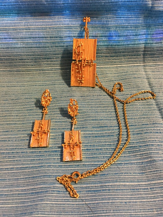 Brutalist Asymmetric 1970s Modernist Goldtone Pend