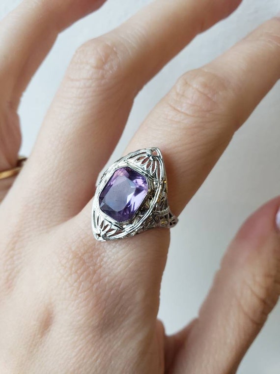 18kt White Gold Art Deco Amethyst Ring - image 3