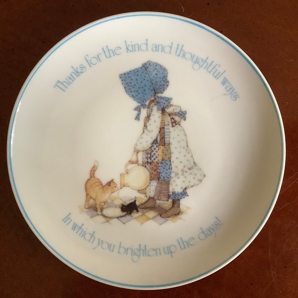 Holly Hobbie Lasting Memories Collector Plate 6 3/8” D Made In Japan. 1983 Thank You For The Kind And Thoughtful Ways