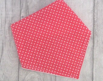 Bandana Dribble bavoir, bavoir pour bébé, bavoir pois, nouveau cadeau de maman, enfant Bib, Bib corail, cadeau de naissance, cadeau bébé, bavoir de dentition, bavoir fille