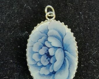 silver plated,pendant with a blue flower,ceramic