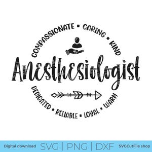 Può includere: Design grafico in bianco e nero con la parola "Anestesista" in un design circolare. Il design include parole come "compassionevole", "premuroso", "gentile", "dedicato", "affidabile", "leale" e "caloroso". Sono inclusi anche una freccia e una persona che si tiene per mano.