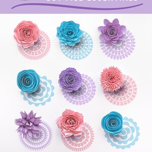 Pu&ograve; includere: Un set di nove file di taglio SVG di fiori di carta arrotolati, che presentano una variet&agrave; di colori e stili, tra cui rosa, blu, viola e bianco. I fiori sono disposti in una griglia su uno sfondo bianco. Il testo "Fiori arrotolati" e "Elementi essenziali dei file di taglio" &egrave; visualizzato nella parte superiore dell'immagine. Il testo "Download digitale SVG | PNG | DXF svgcutfile.etsy.com" &egrave; visualizzato nella parte inferiore dell'immagine.