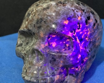 Michigan Fluorescent Yooperlite Carved Skull