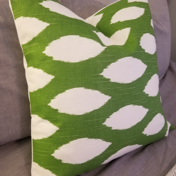 Kelly Green.Pillowcover.Slipcovers.Toss Pillows.Green Accent Pillows.Cushion Covers.Throw Pillows