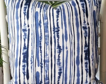 Duralee Ikat Kissenbezug: Akzentkissen in Navy-Indigo