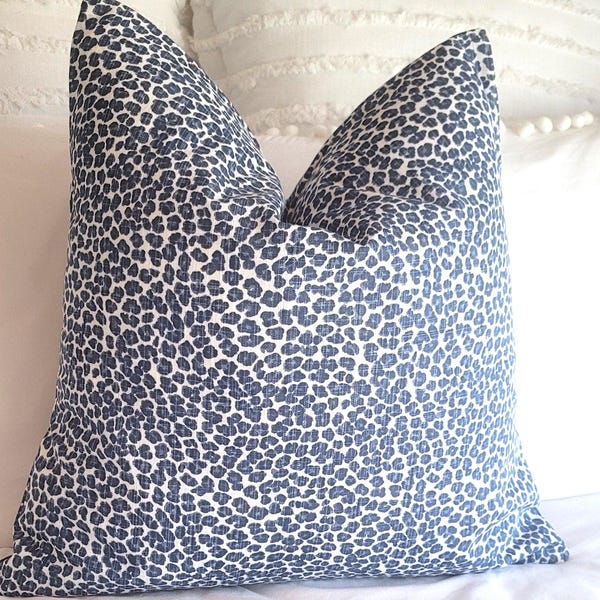 NOVAS opções de cores. Leopardo Azul Bermuda. Fronhas Leopardo Azul Envelhecido/Branco. Capas para almofadas. Fronha.