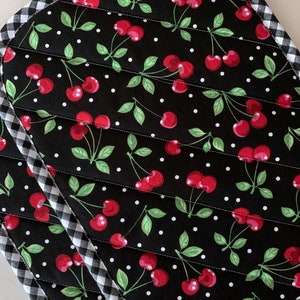 Oversized Casserole Hot Pad, Cherries, Fruit, Large Pot Holder, Kitchen Linens, Quilted, Reversible, Gift for Mom, 10&quot;x14&quot;