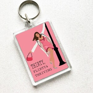 30 civettuoli e prosperi - 13 anni in corso - Portachiavi con catena - Regalo per il trentesimo compleanno - Regalo Chick Flick - Mini cartolina stampata - Illustrazione