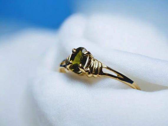 Forest Green Sapphire Ring: 0.61ct 10K Gold, Earth Mined Ethically Sourced