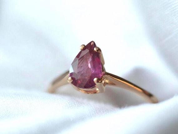 Sapphire Ring-UNTREATED- 0.86 Ct in 14K Gold, Pinkish Purple-Ethically Mined, Madagascar
