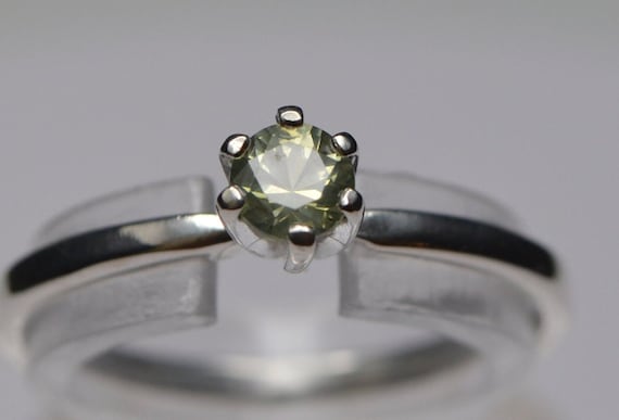 Montana Sapphire Ring - Genuine Sapphire Ethically Earth Mined - 4mm Calibrated stone