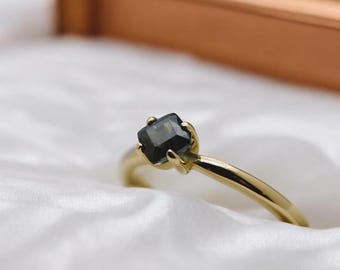 Navy Blue Sapphire Ring – 14K Solid Gold, Madagascar Mined