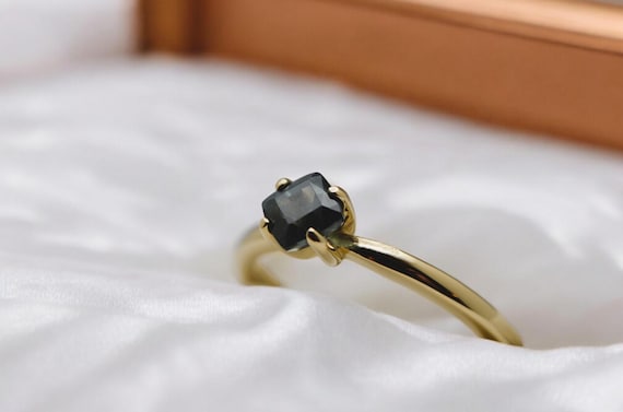 Navy Blue Sapphire Ring – 14K Solid Gold, Madagascar Mined